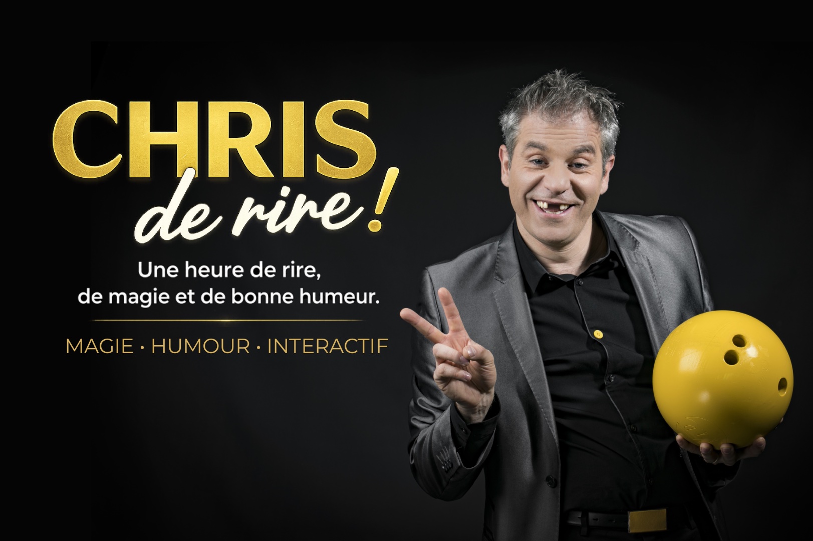 Chris Torrente présentant son spectacle de magie humoristique Chris de rire avec une boule de bowling jaune, pour événements, entreprises et collectivités en Savoie.